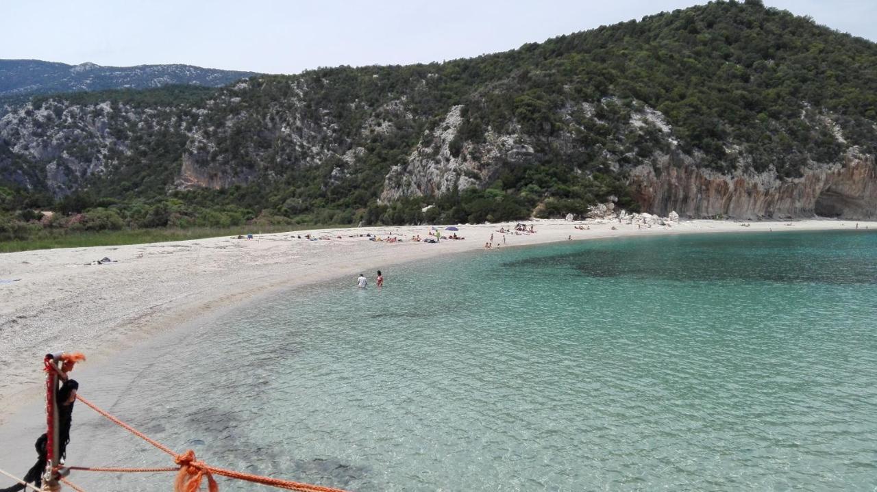 Monolocale Marizzola Apartment Cala Gonone Bagian luar foto